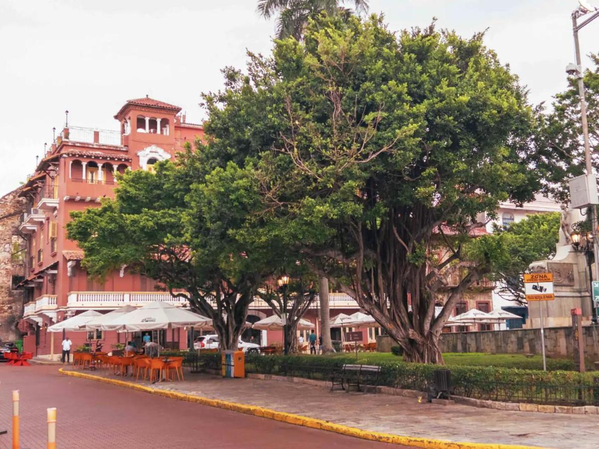 Amazinn Places Teatro Nacional Panama City Exterior photo